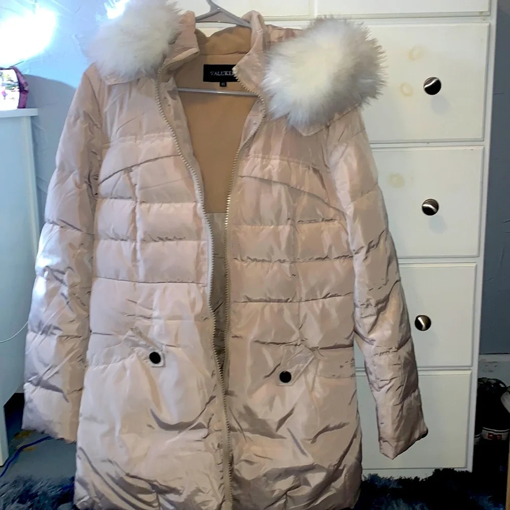 beige colored winter jacket, the fur on the hood is detachable, size xs - Picture 1 of 3